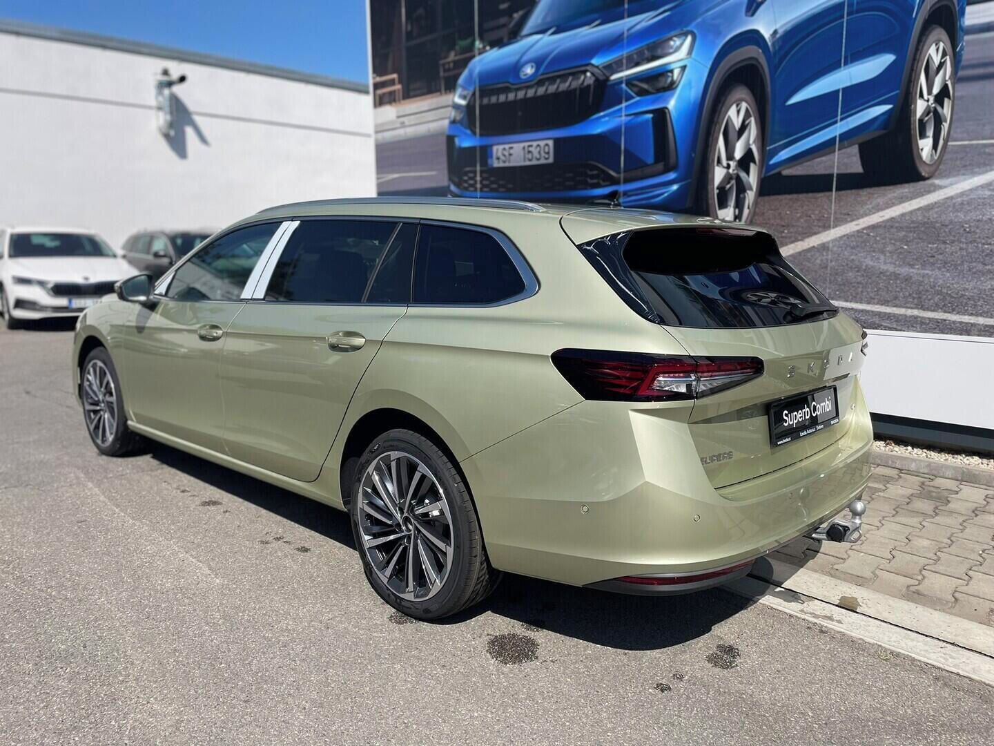 Škoda Superb, Combi  L&K  1,5 TSI 150 kW - fotka 4