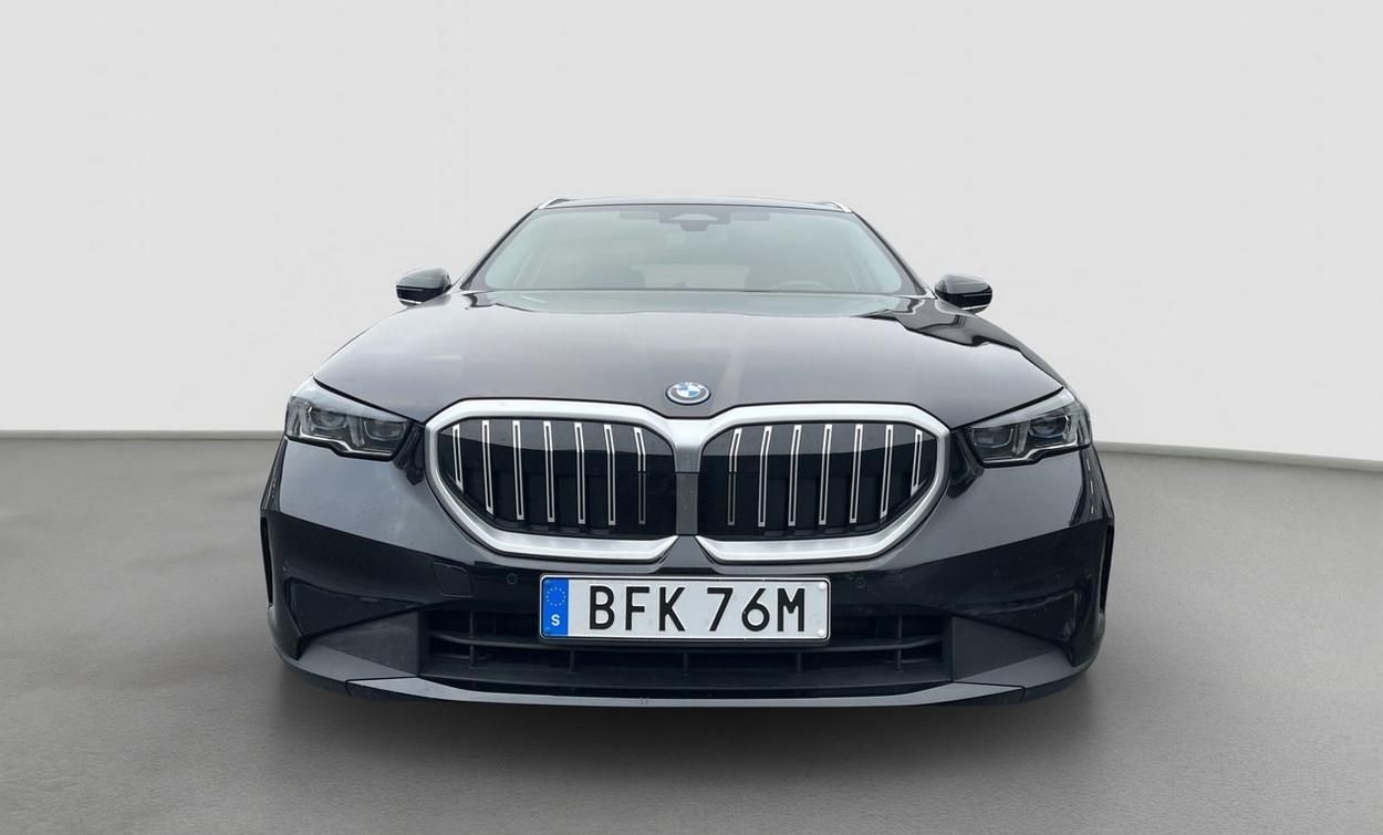 BMW Řada 5, 530e xDrive Touring ada. temp. - fotka 2