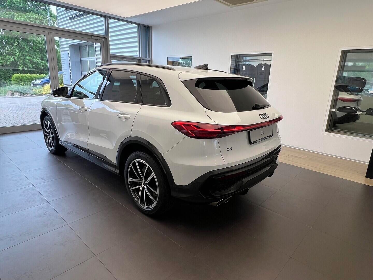 Audi Q5, S-line 40 TDI quattro STR 150 - fotka 2