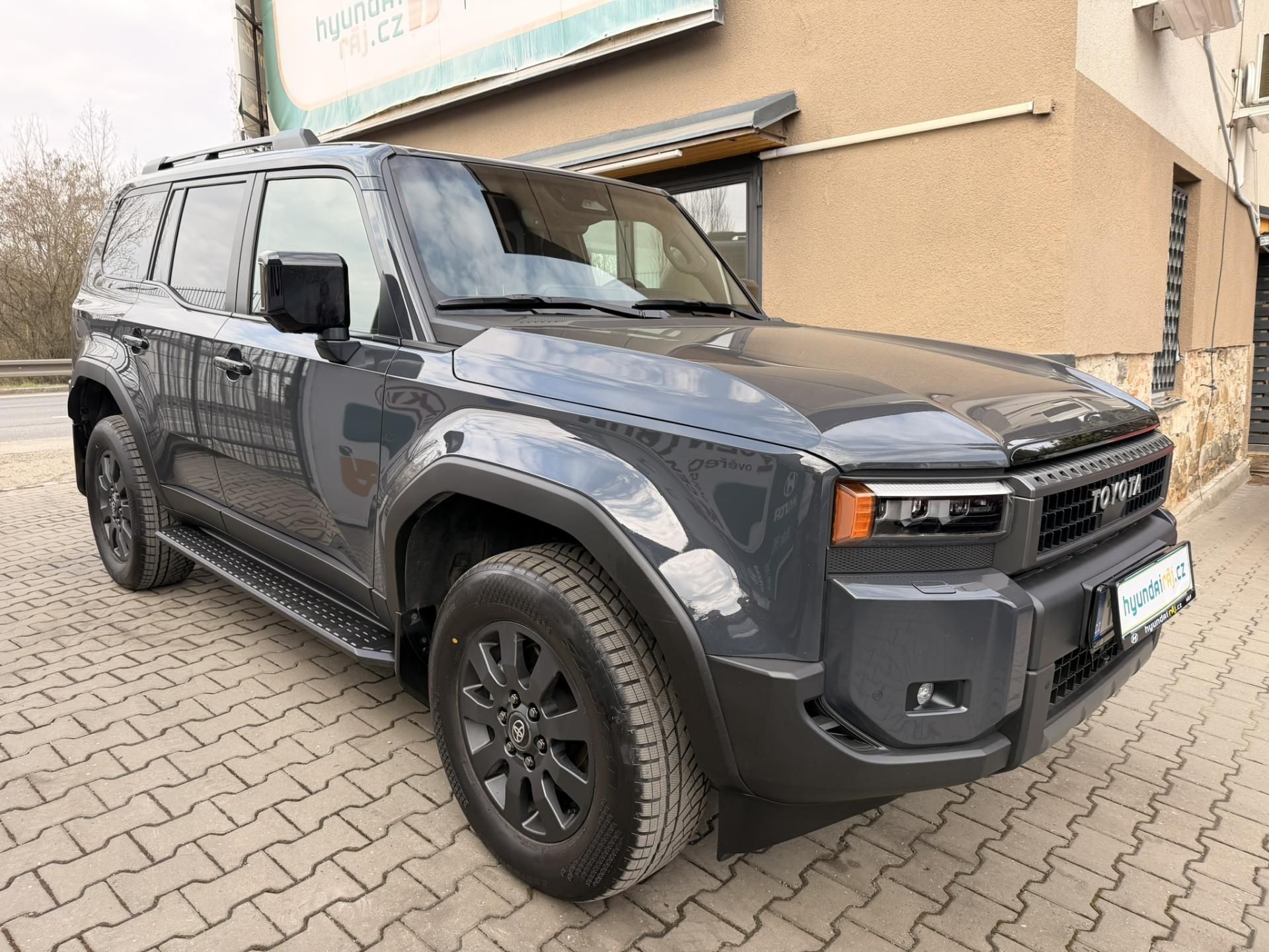 Toyota Land Cruiser, 2.8-INVINCIBLE-ZÁRUKA-DPH - fotka 6