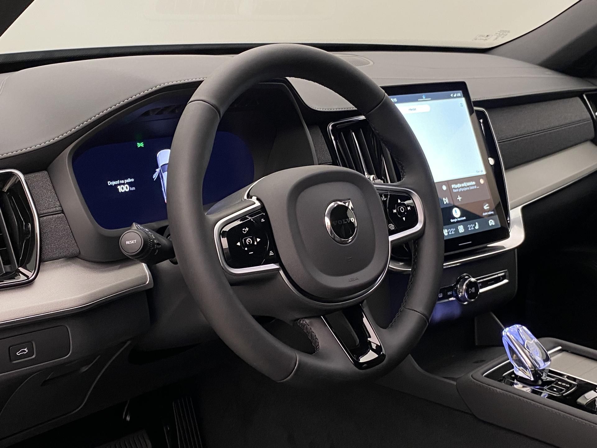Volvo XC90, B5 AWD BLACK EDITION PLUS 7m - fotka 4