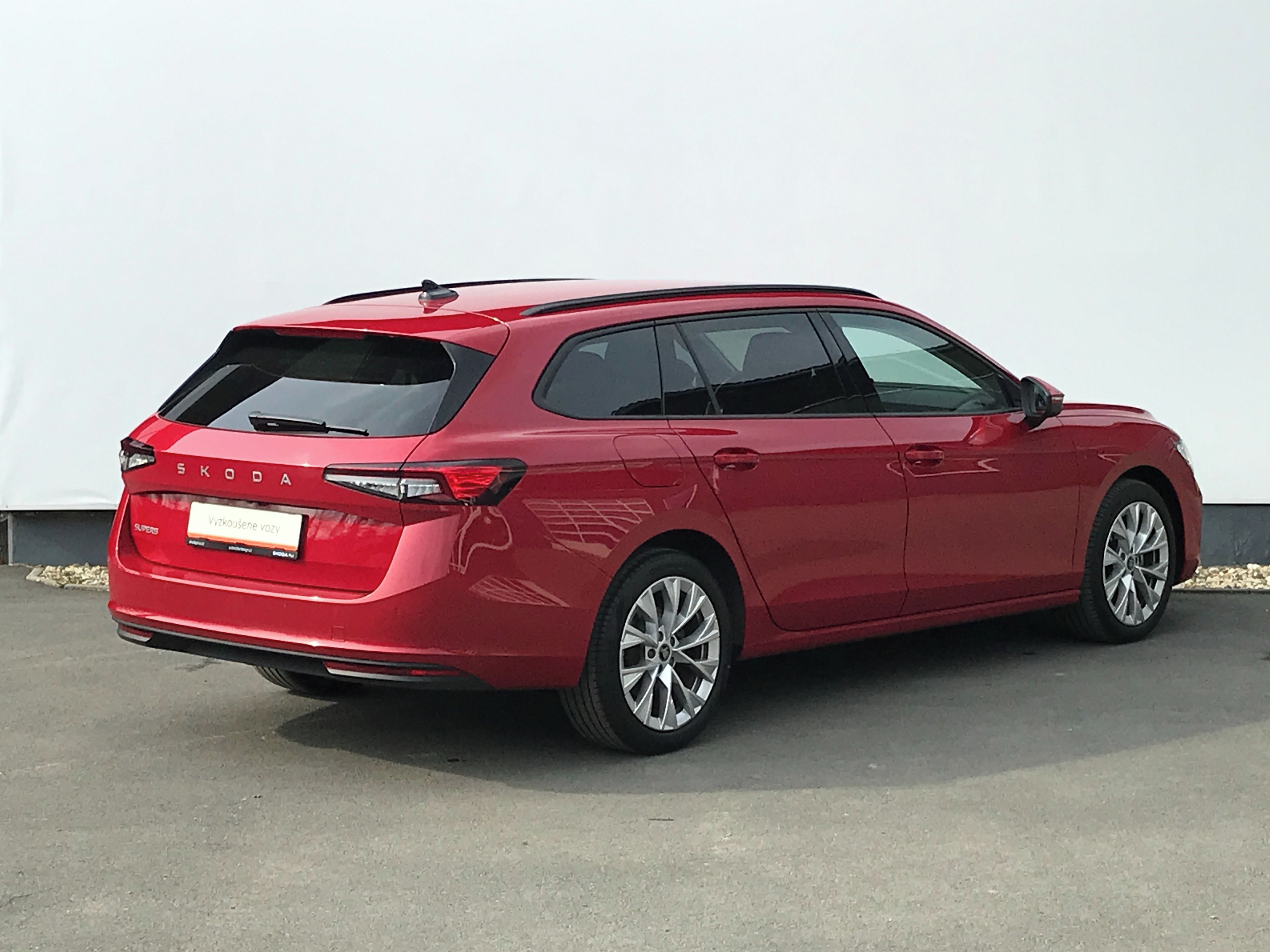Škoda Superb, TDi 110kW 7°DSG SELE+NAV+TAŽNÉ - fotka 2