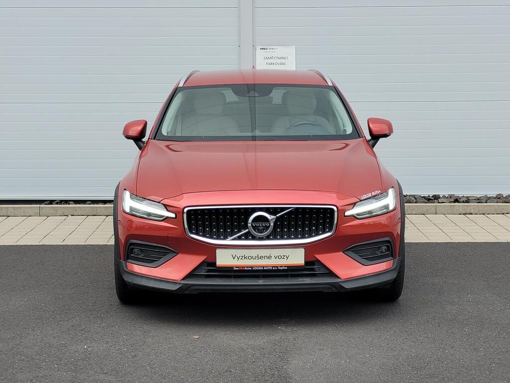 Volvo V60, Cross Country AWD 2.0 B4 145 k - fotka 2