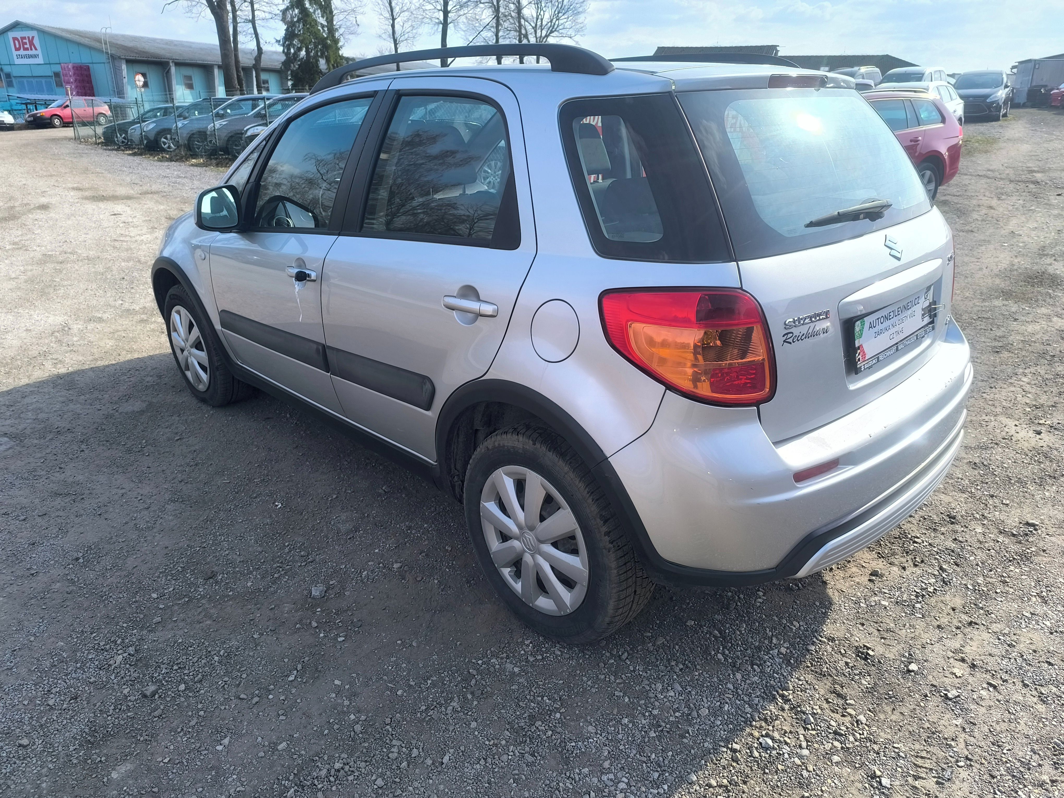 Suzuki SX4, 4X4,KRÁSNÝ,105KM,1MAJ92,VÝBAVA - fotka 6