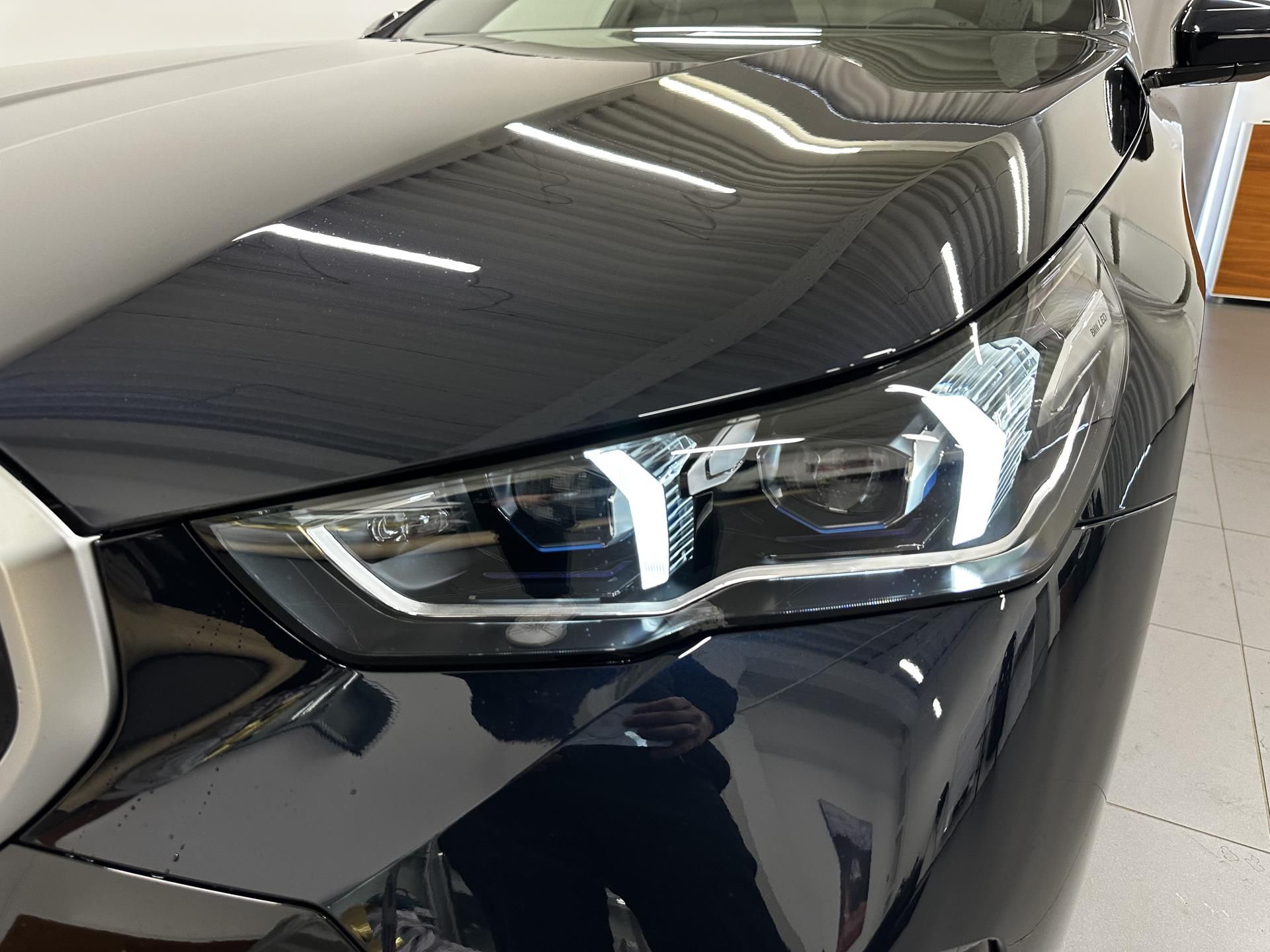 BMW Řada 5, 540d xDrive Sedan - fotka 4