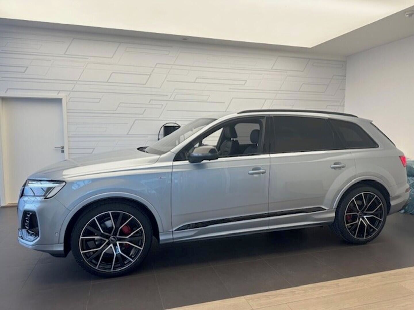 Audi Q7, SUV S line TDI quattro 210 kW - fotka 3
