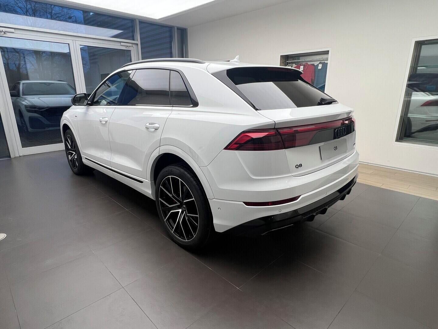 Audi Q8, SUV 50 TDI quattro 210 kW - fotka 2