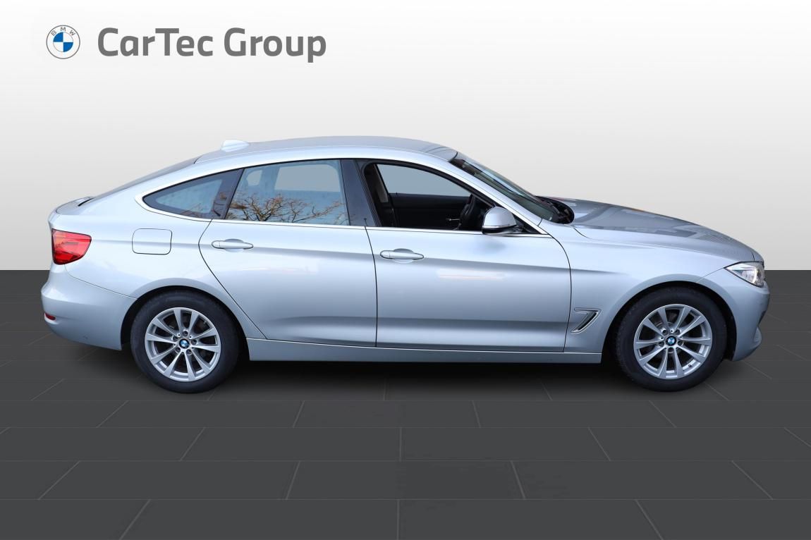 BMW Řada 3, 320i xDrive - fotka 6