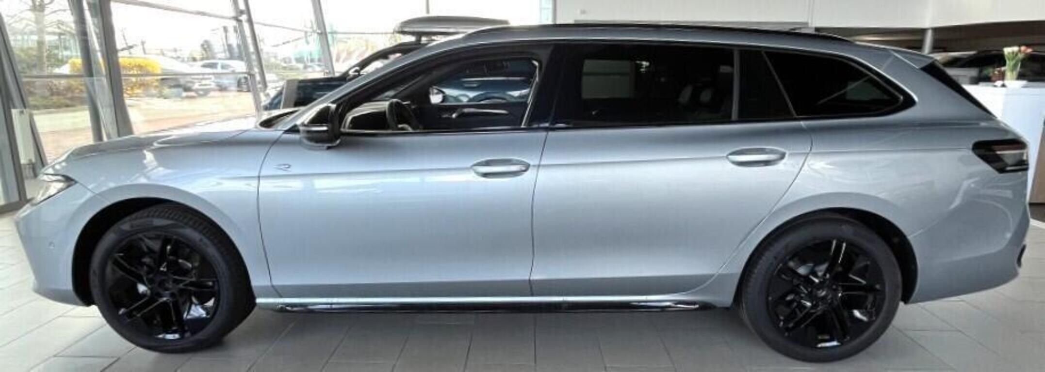 Volkswagen Passat, R-Line 2,0 TDI 110 kW - fotka 2