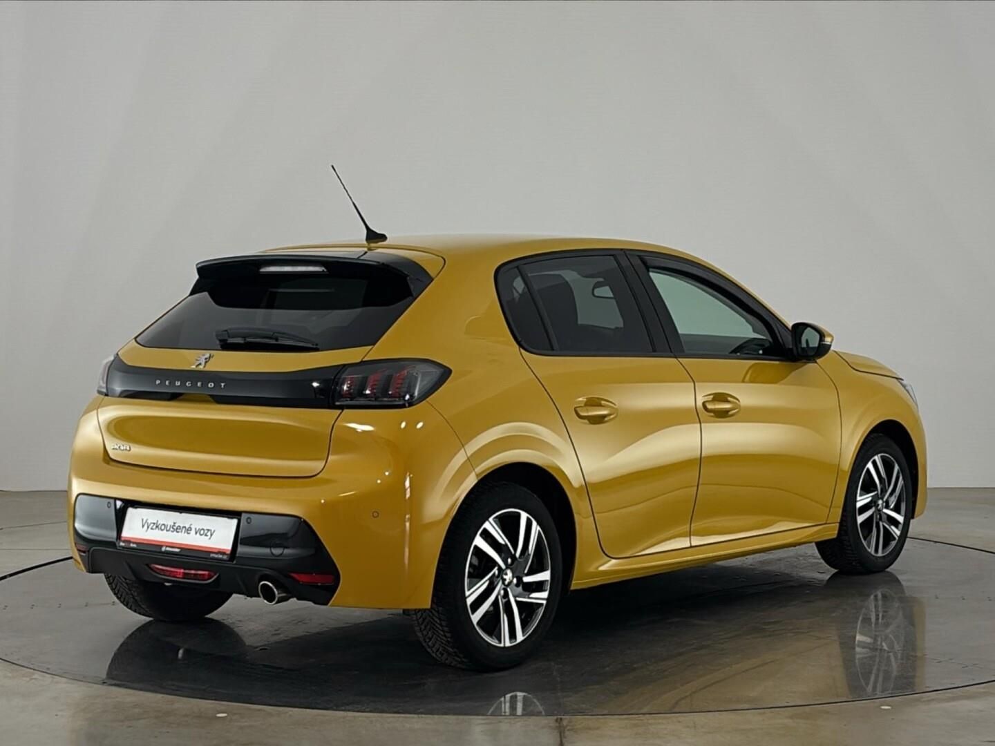 Peugeot 208, 1.2 PureTech / 74 kW Allure - fotka 2