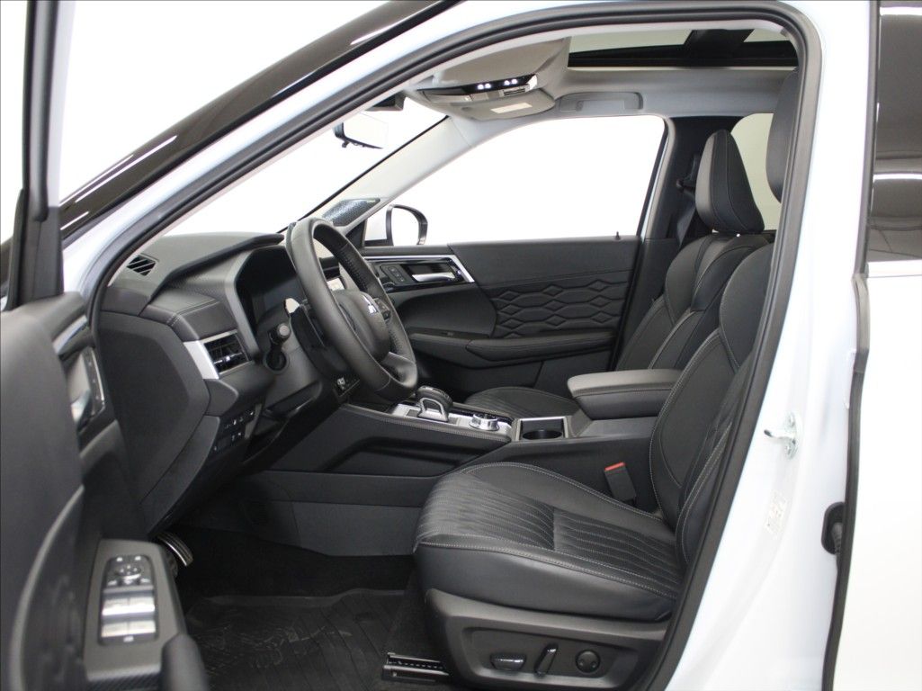 Mitsubishi Outlander, 2,4 PHEV AWD Instyle TAŽNÉ - fotka 6