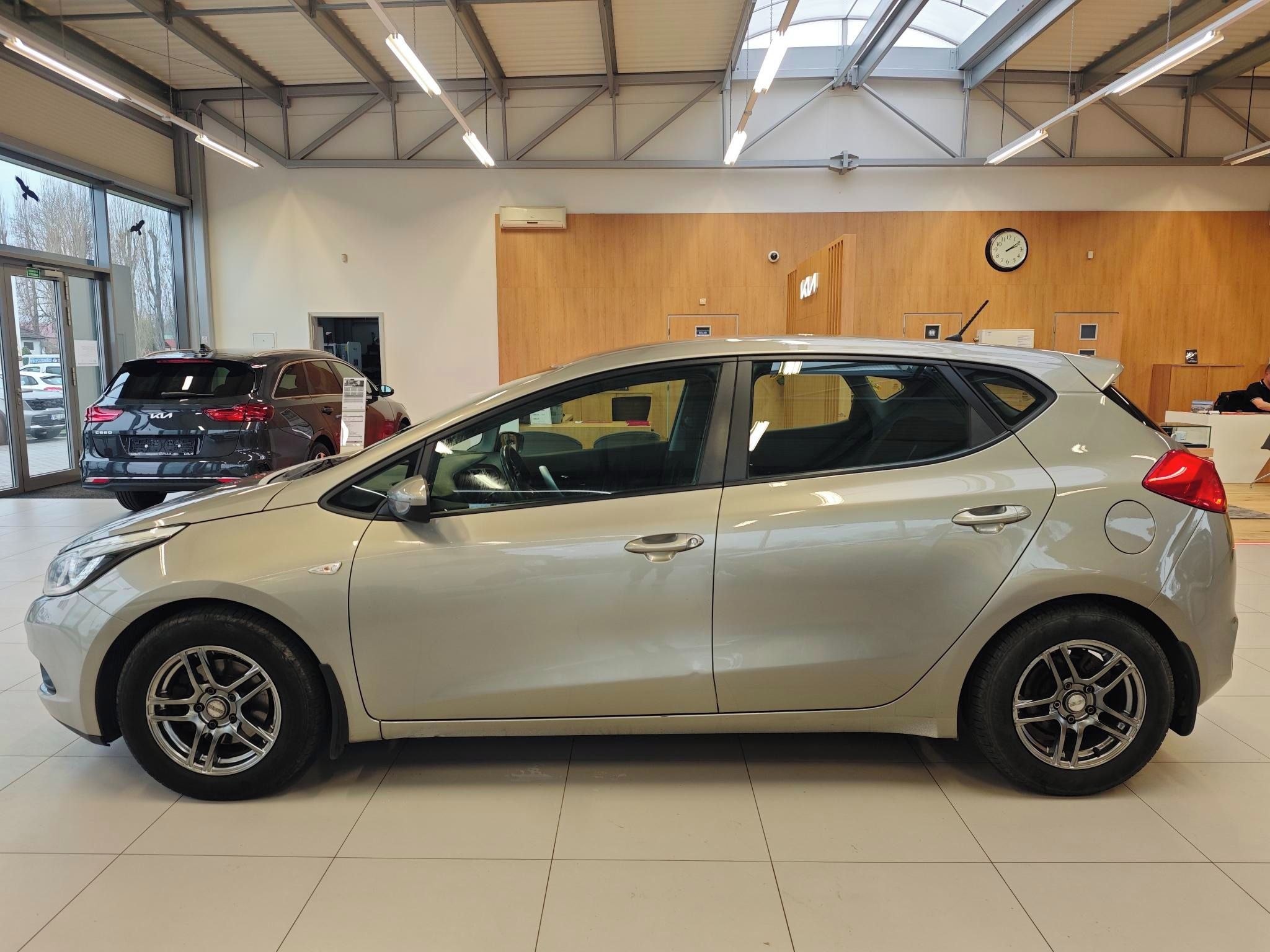 Kia Cee´d, 5HB 1,4 CVVT 74kW - fotka 4