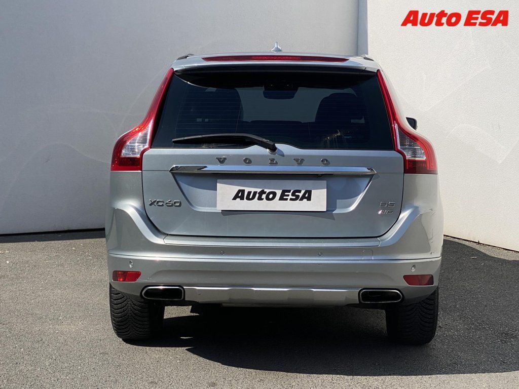 Volvo XC60, 2.4 D5 4x4,AT - fotka 5