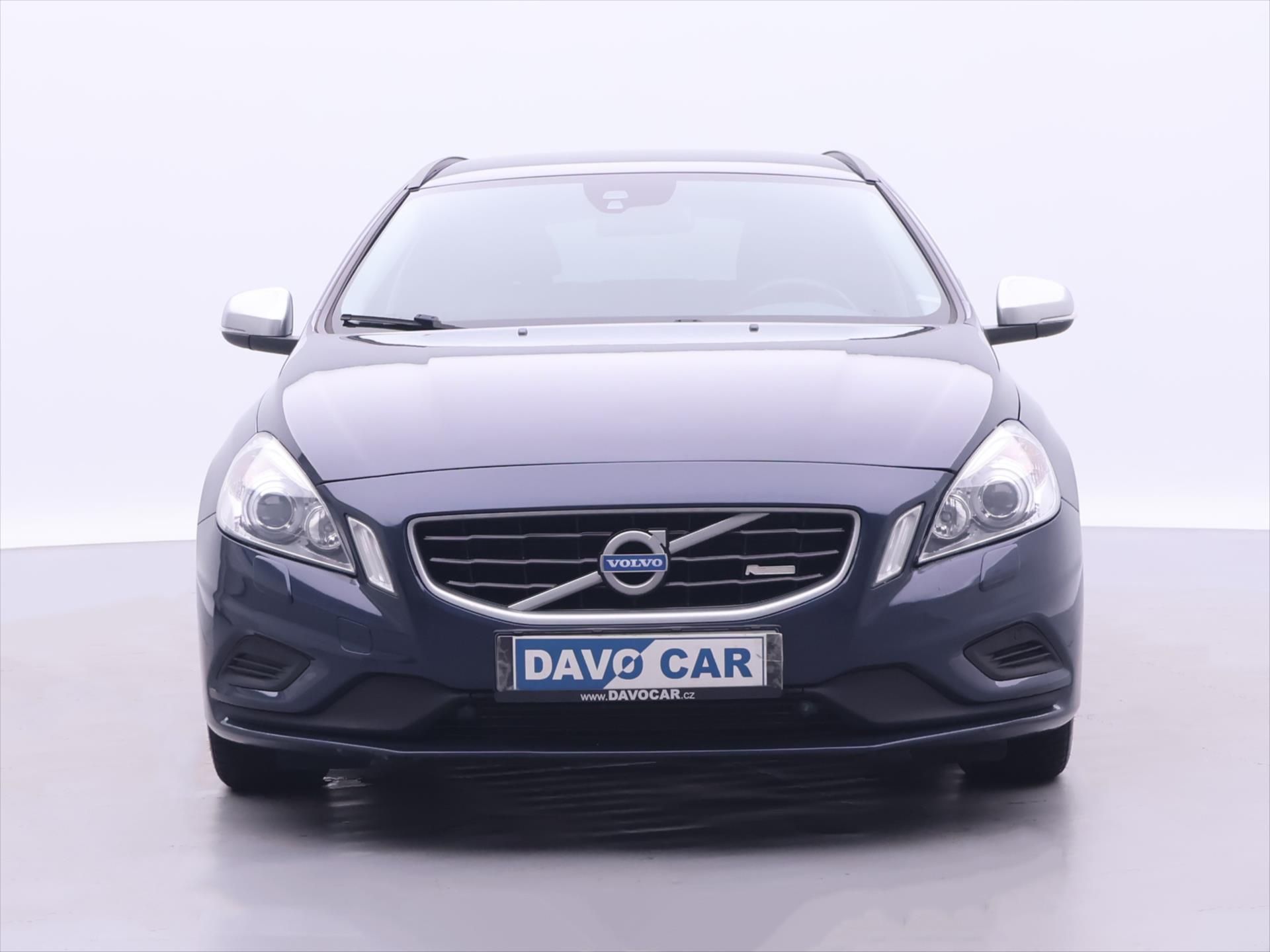 Volvo V60, 2,4 D4 V5 120kW AWD R-design - fotka 2