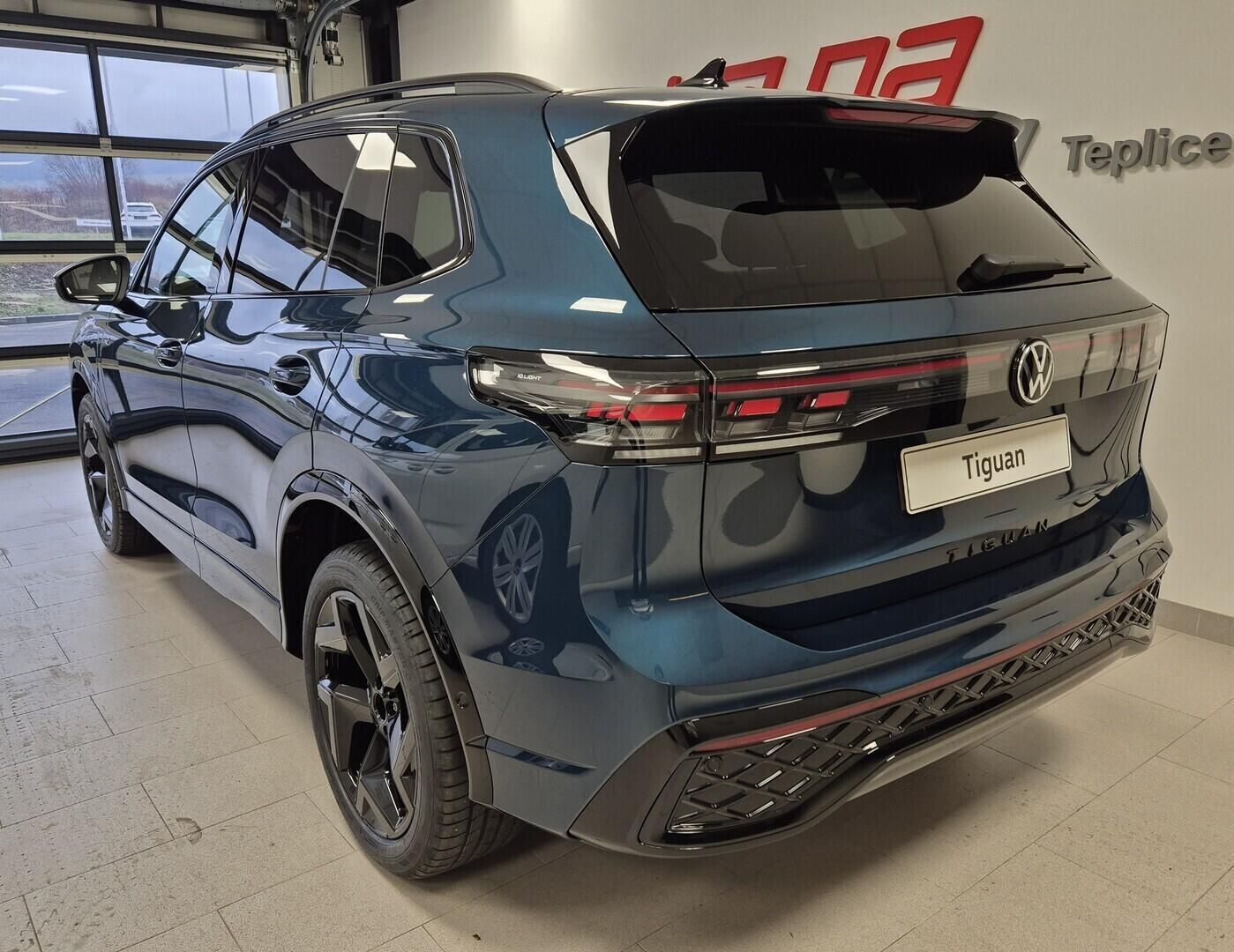 Volkswagen Tiguan, R-Line People 150 kW eHybrid - fotka 4