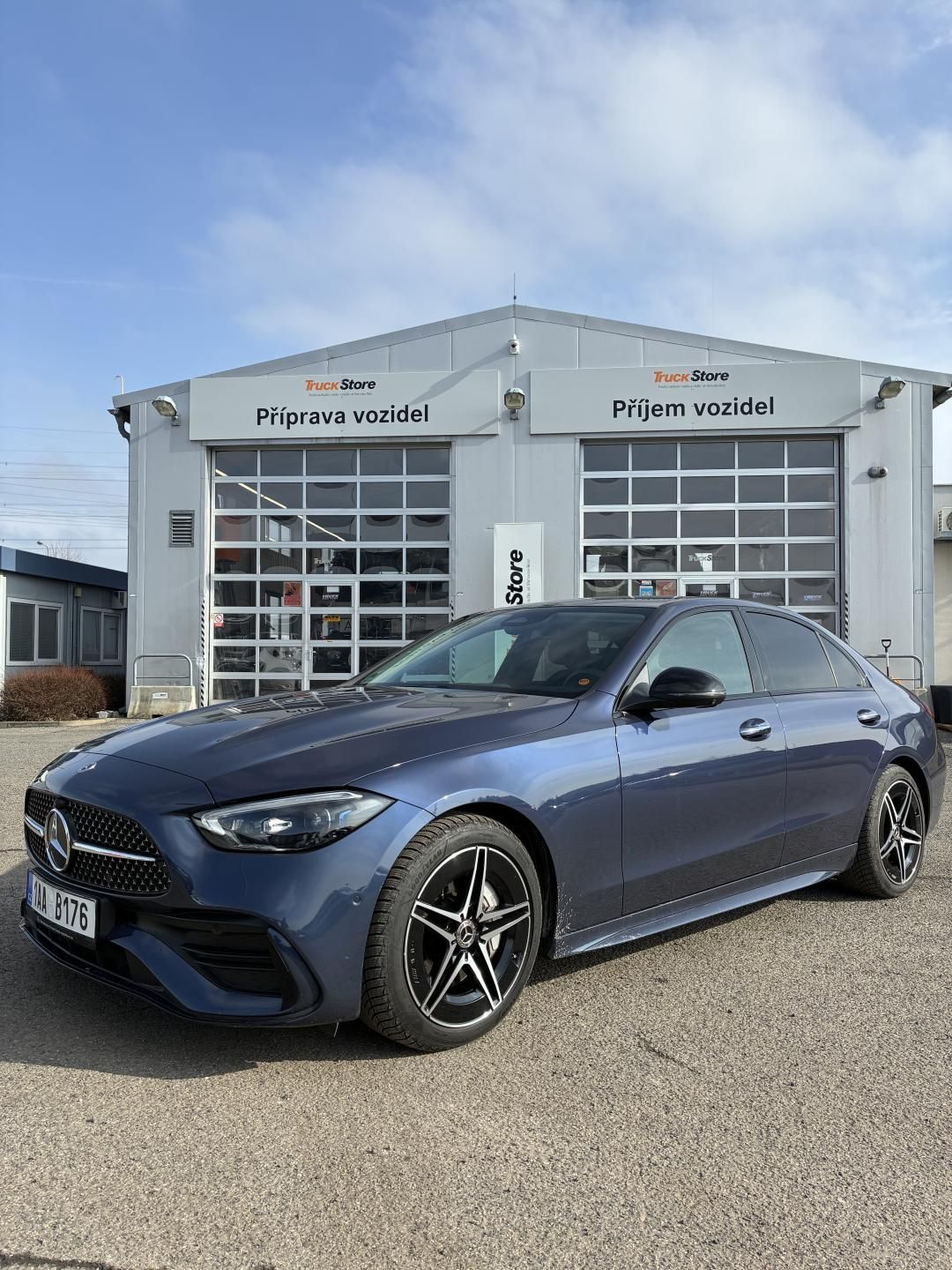 Mercedes-Benz Třídy C, C 220d 4MATIC - fotka 3