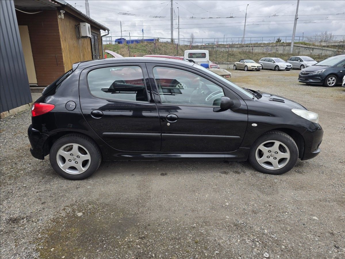 Peugeot 206, 1,1 + TRENDY - fotka 4