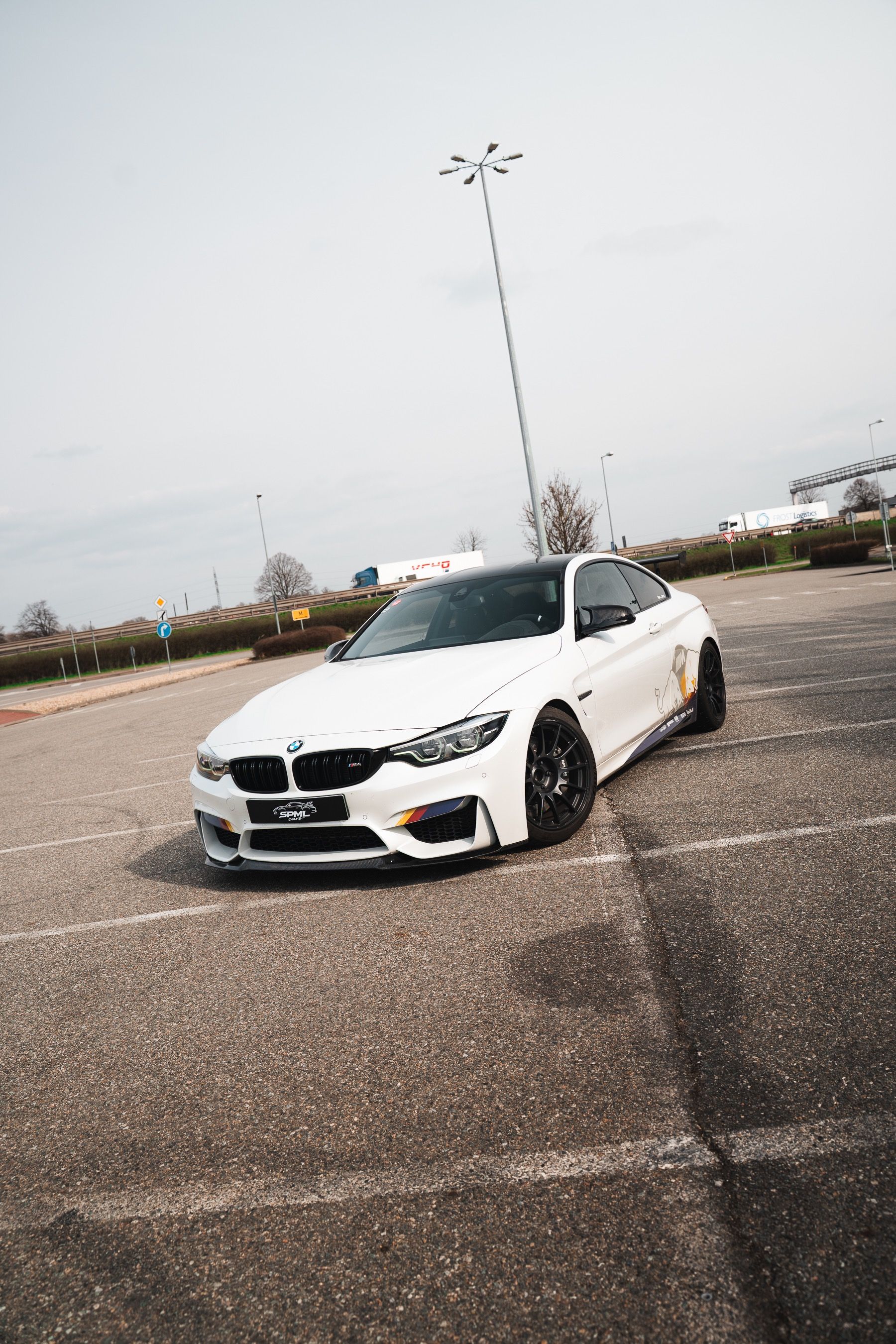 BMW M4, M4 competition track
