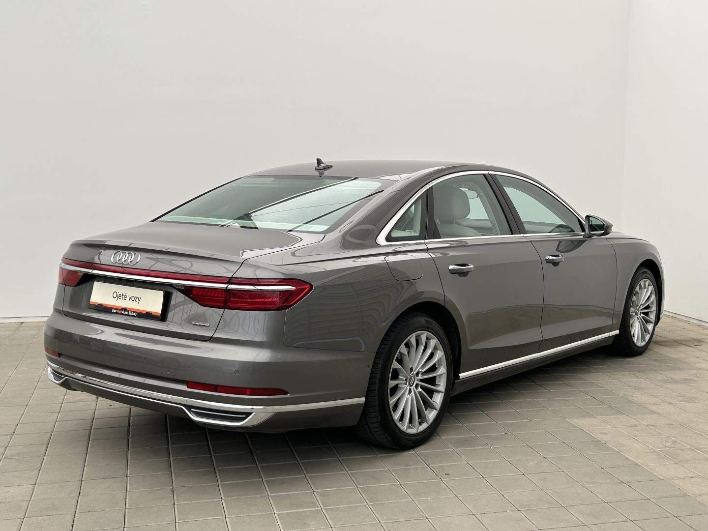 Audi A8, 3.0TDI 210kW 4x4  Elegance - fotka 2