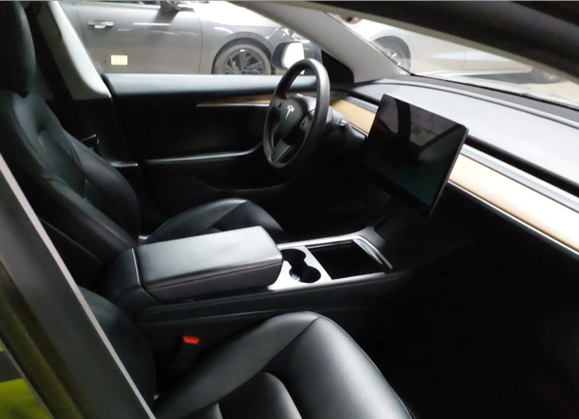 Tesla Model 3, AWD Long Range 2023 AMD Ryzen - fotka 2