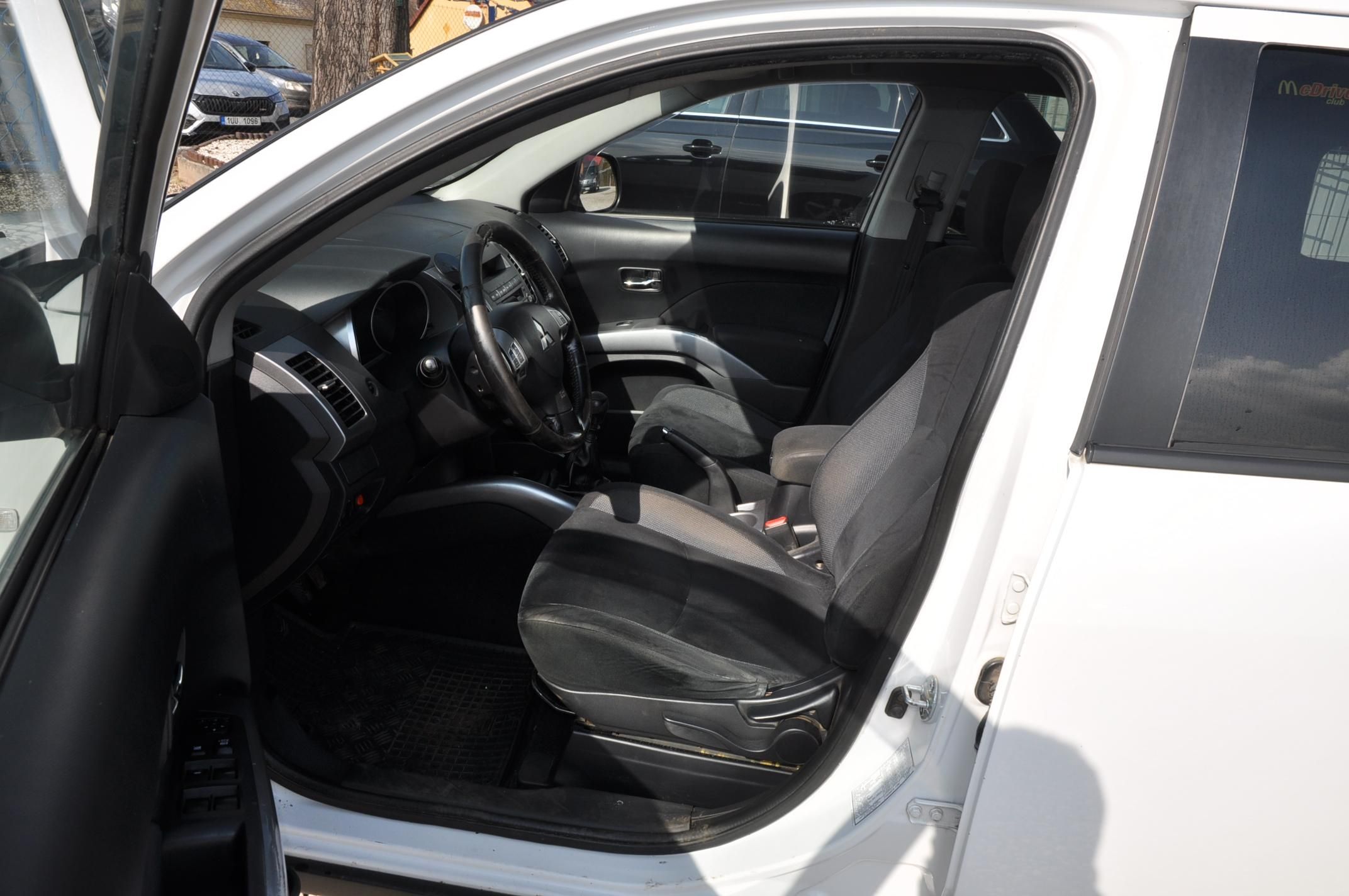 Mitsubishi Outlander, 2.0TDi 103kW 4x4 - fotka 6