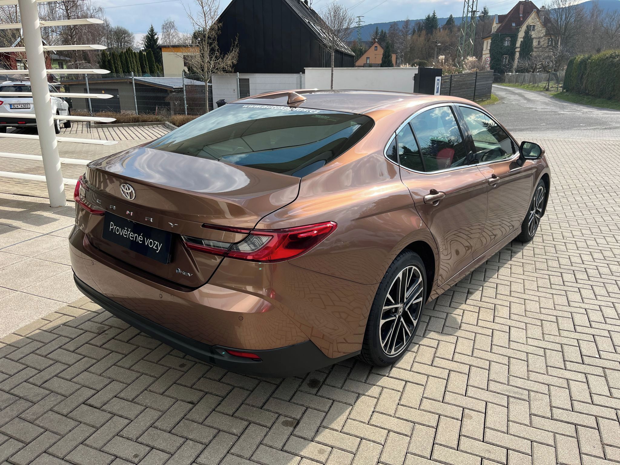 Toyota Camry, 2.5 Hybrid e-CVT Executive JBL - fotka 6