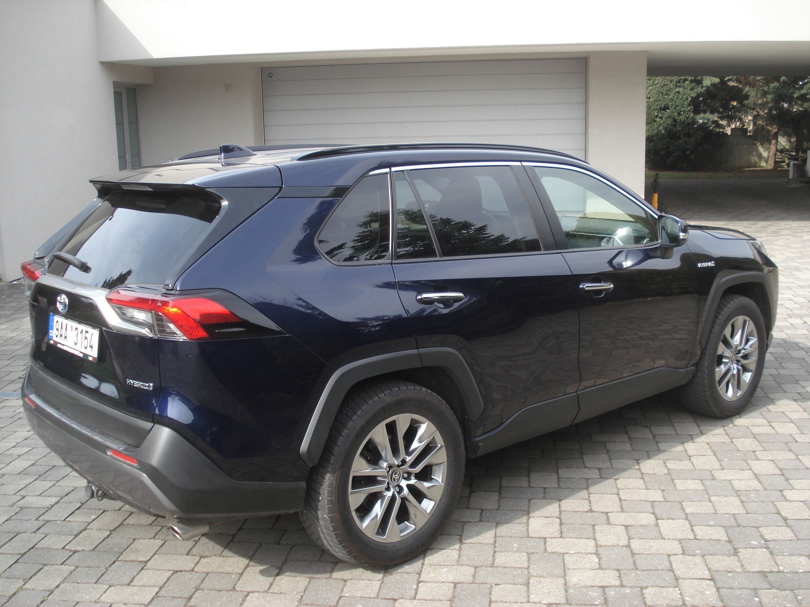 Toyota Rav4, 2.5 Hyb Executive 4WD ČR DPH - fotka 4