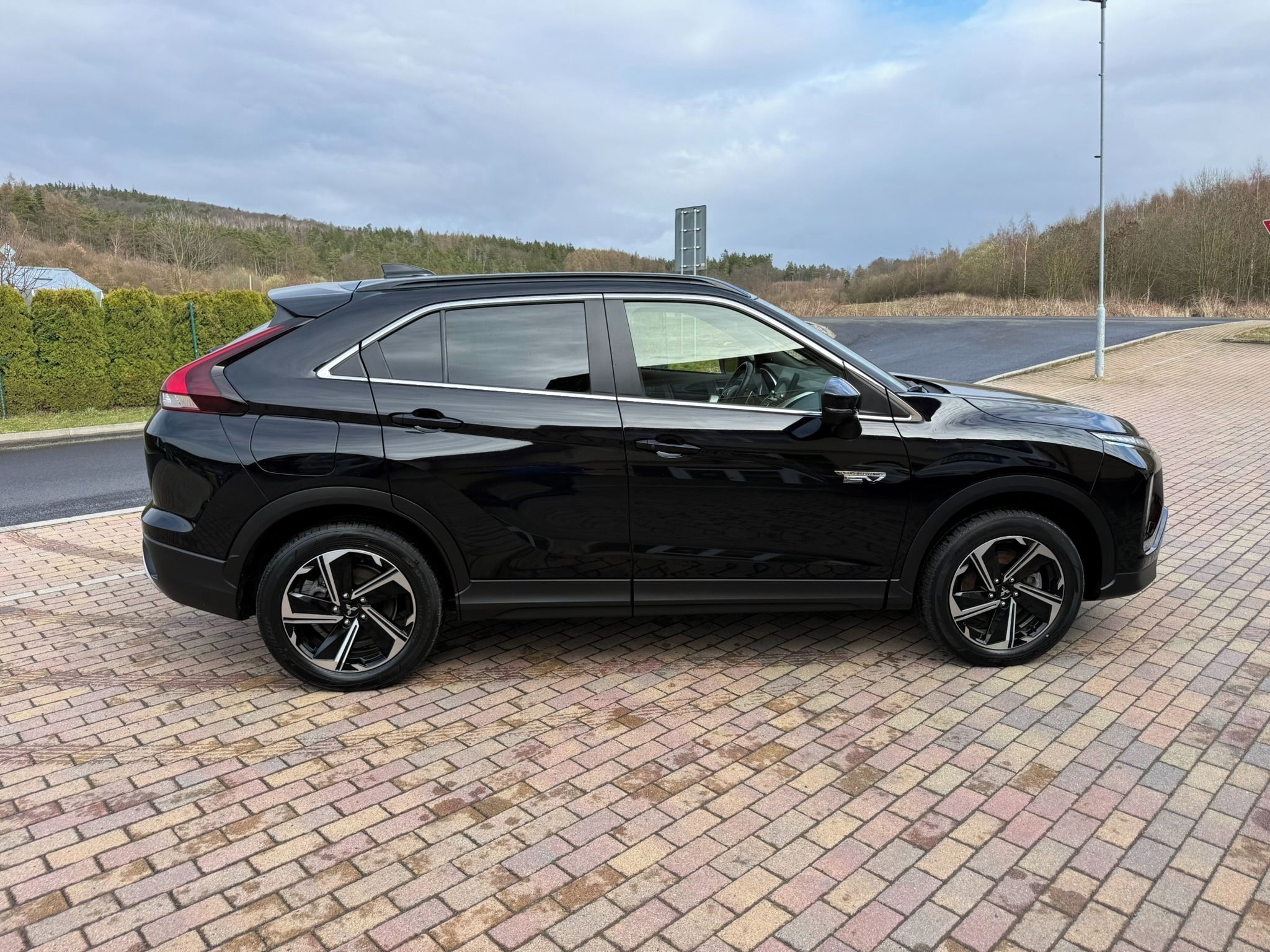 Mitsubishi Eclipse Cross, 2.4 PHEV 138kW 4x4 ZÁRUKA - fotka 6
