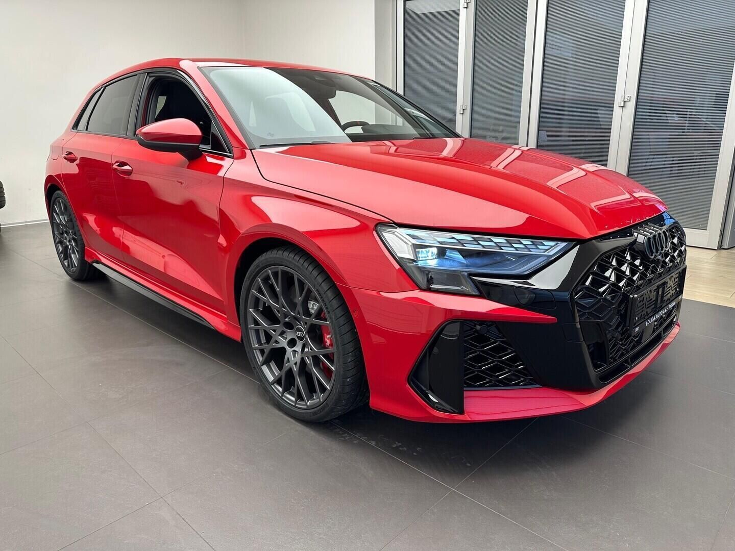 Audi RS3, Sportback  2,5 TFSI 294 kW - fotka 3