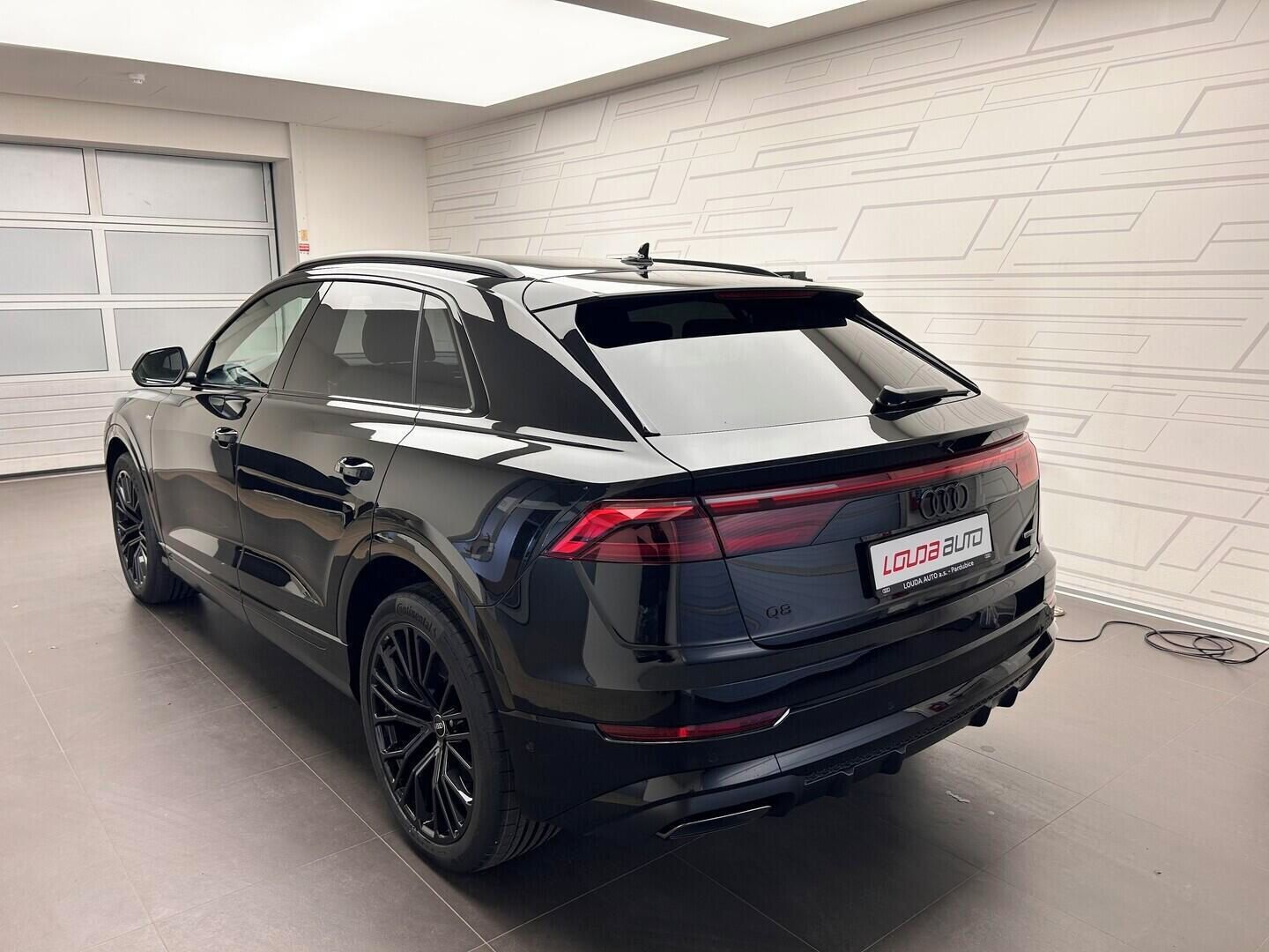 Audi Q8, SUV 50 TDI quattro 210 kW - fotka 4