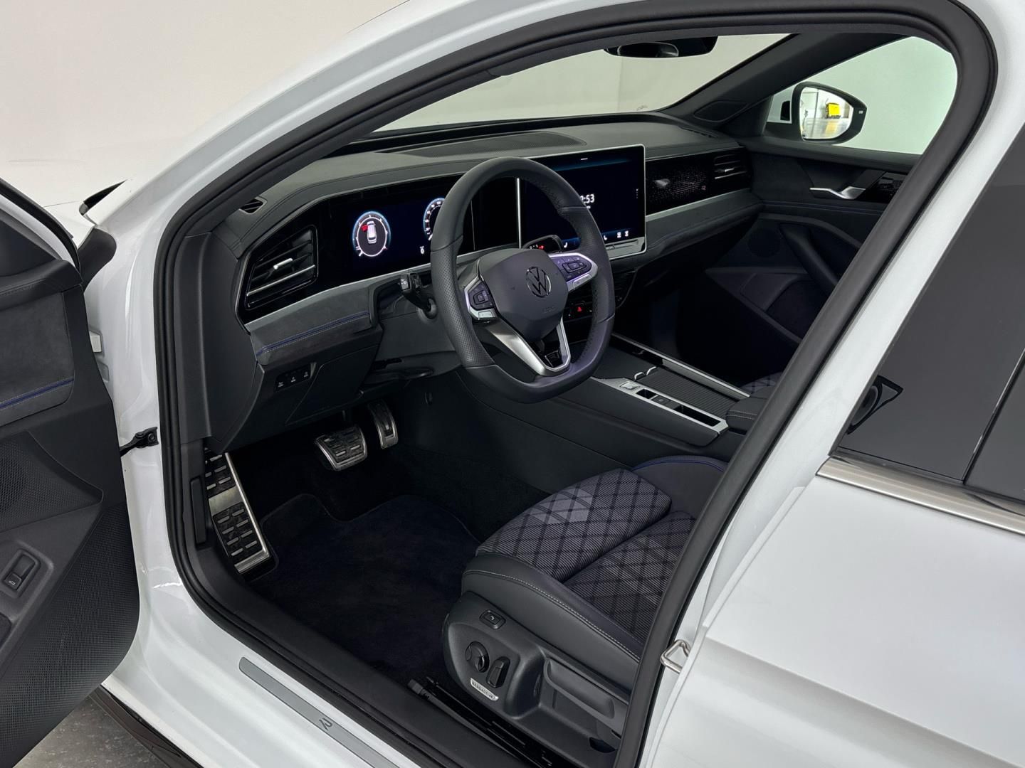 Volkswagen Passat, 2.0 TDI DSG / 110 kW R-Line - fotka 6