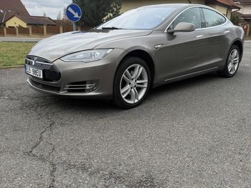85D Free supercharging/SC01