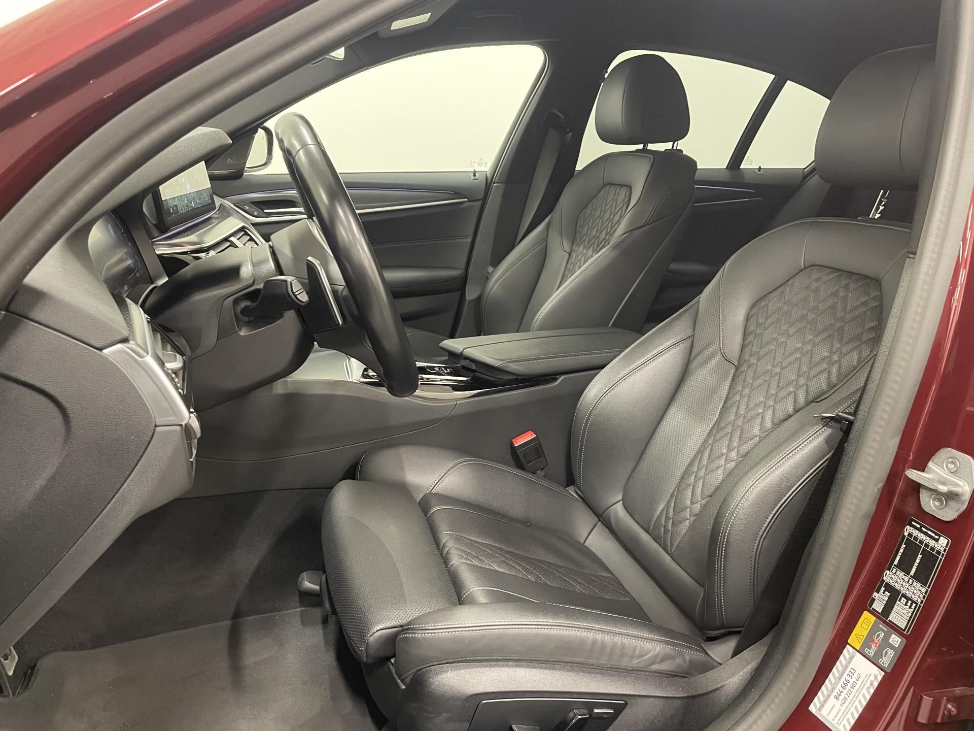 BMW Řada 5, 530e Plug-in Hybrid, Mpaket - fotka 6