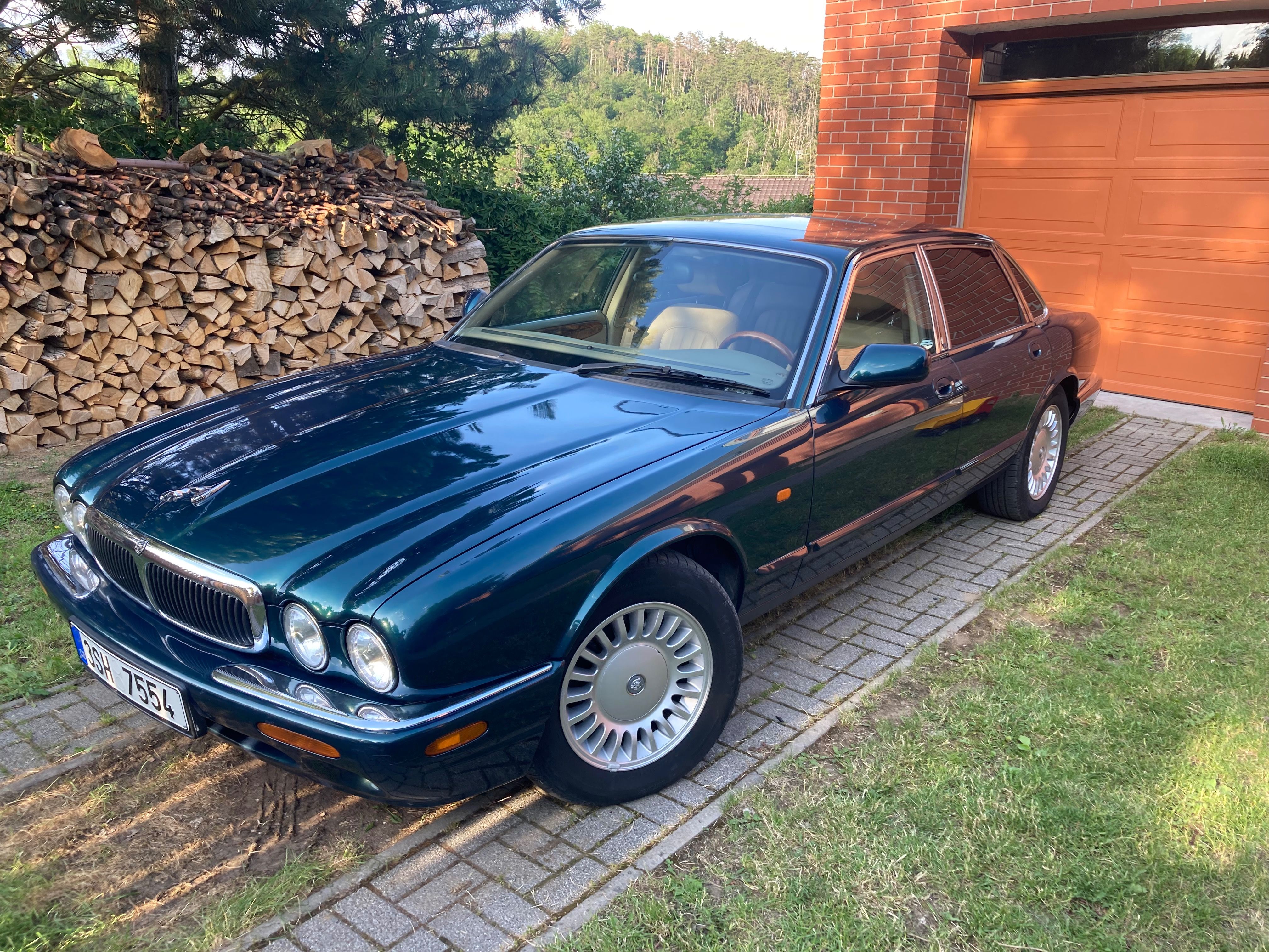 Jaguar XJ, Jaguar XJ 8 Velmi zachovalý.