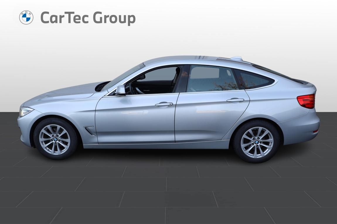 BMW Řada 3, 320i xDrive - fotka 3