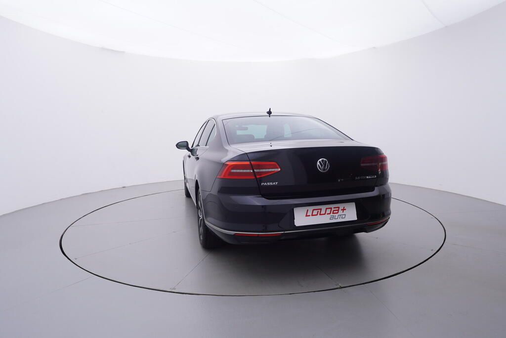 Volkswagen Passat, Highline 2.0 TDI 110 kW - fotka 4