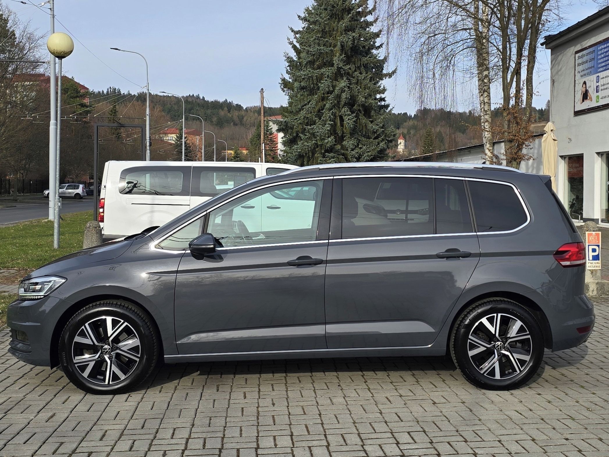 Volkswagen Touran, 2.0TDI DSG Highline 1.maj. DPH - fotka 5