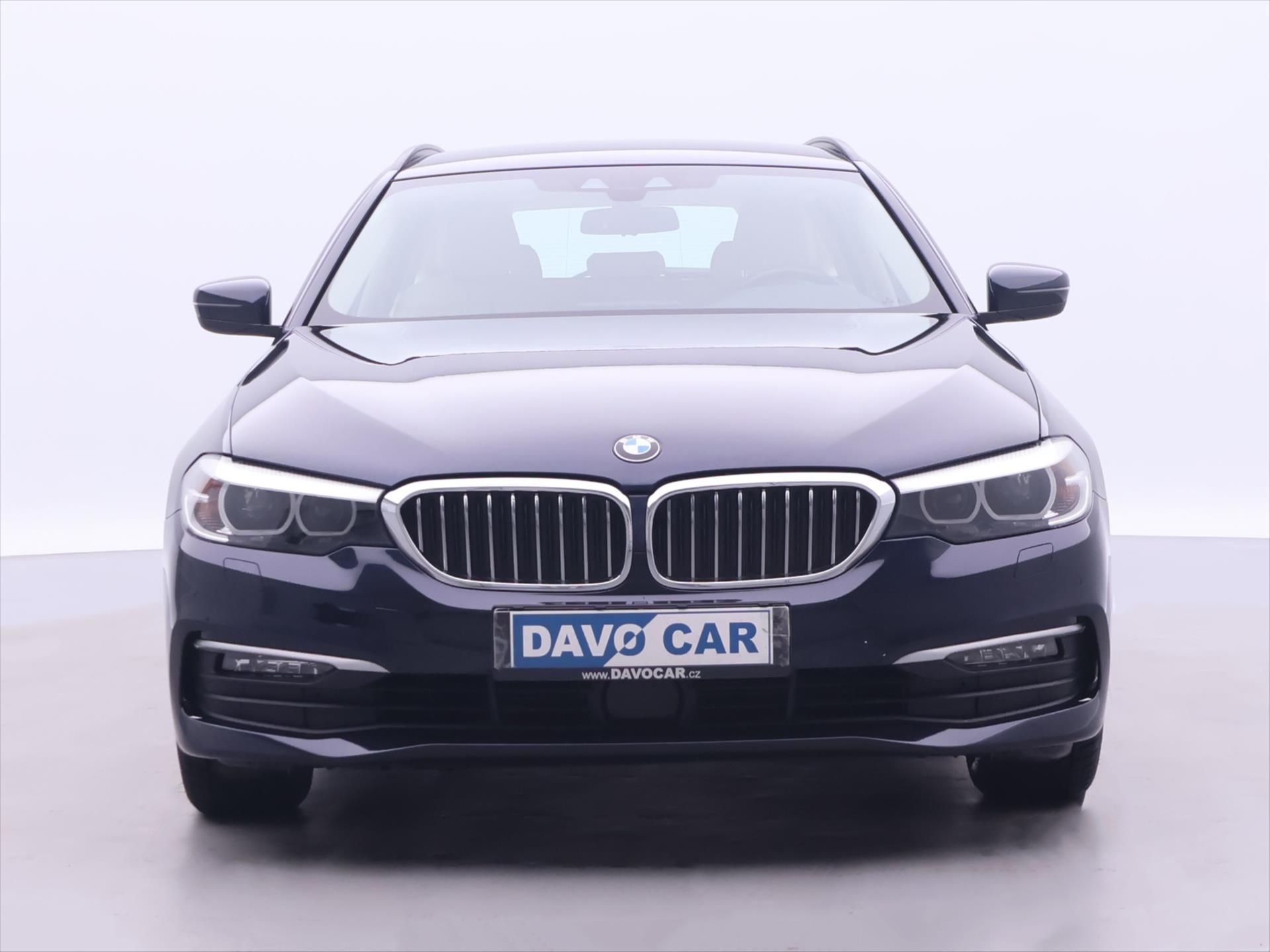 BMW Řada 5, 2,0 520d Luxury Line CZ DPH - fotka 2