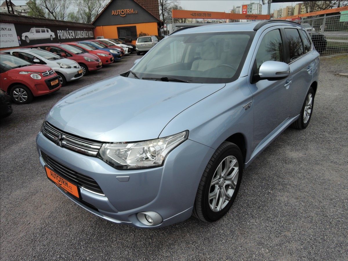 Mitsubishi Outlander, 2,0 PHEV 4x4 1.maj Servis Kůže - fotka 3