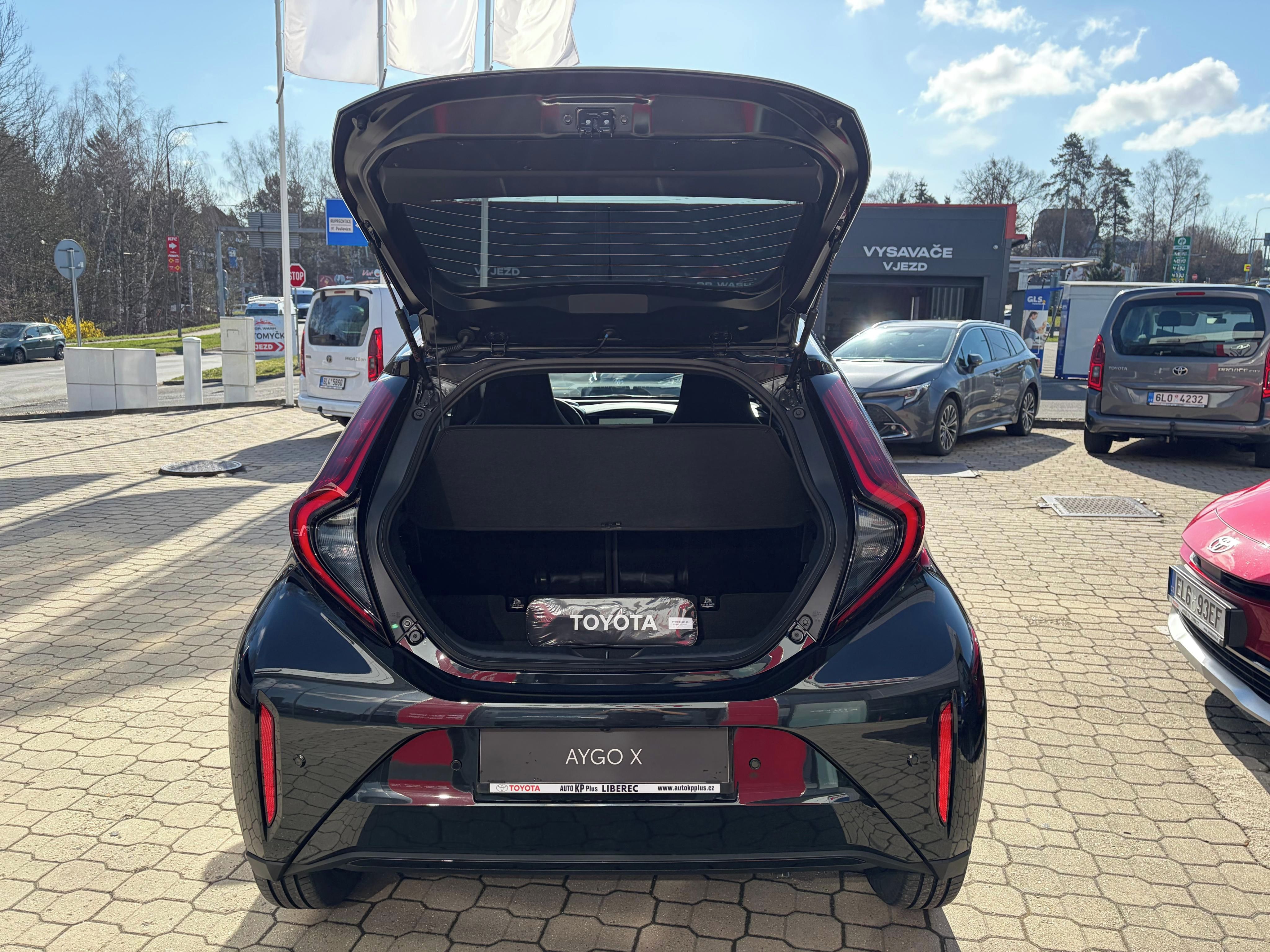 Toyota Aygo, 1,5 HEV 116k GR SPORT JBL - fotka 5