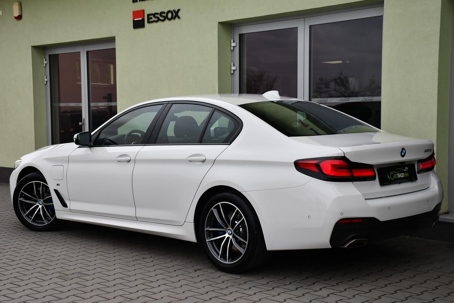 BMW Řada 5, 530e PHEV M-SPORT xD HUD 1M ČR - fotka 4