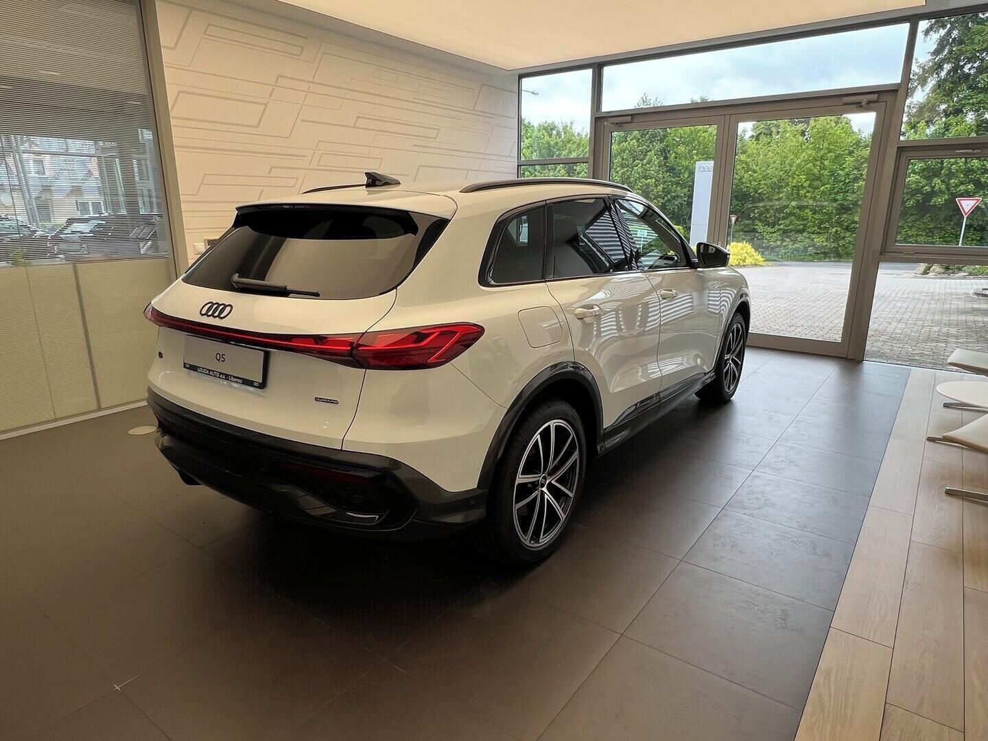 Audi Q5, S-line 40 TDI quattro STR 150 - fotka 3