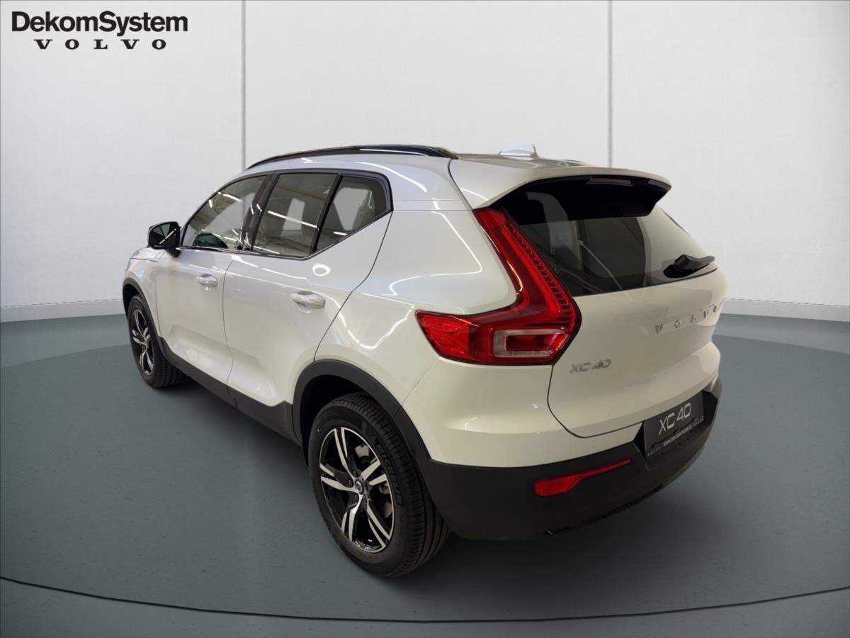 Volvo XC40, 2,0 B4 FWD Plus Dark 5143 - fotka 4