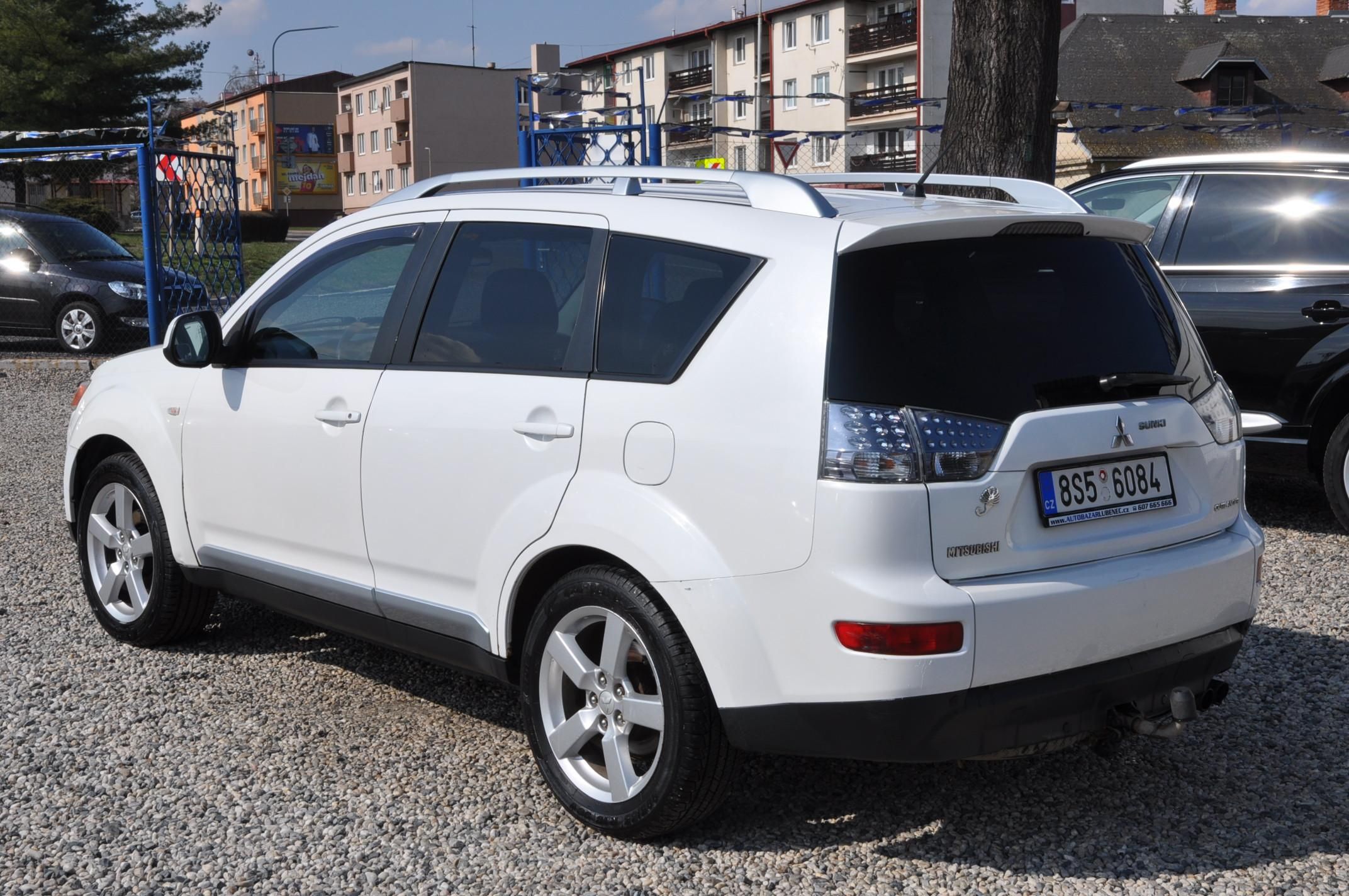 Mitsubishi Outlander, 2.0TDi 103kW 4x4 - fotka 4