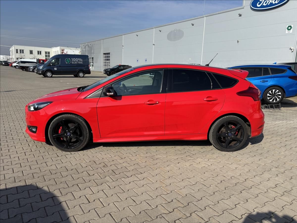 Ford Focus, 1,5 Race Red 110 kW - fotka 2
