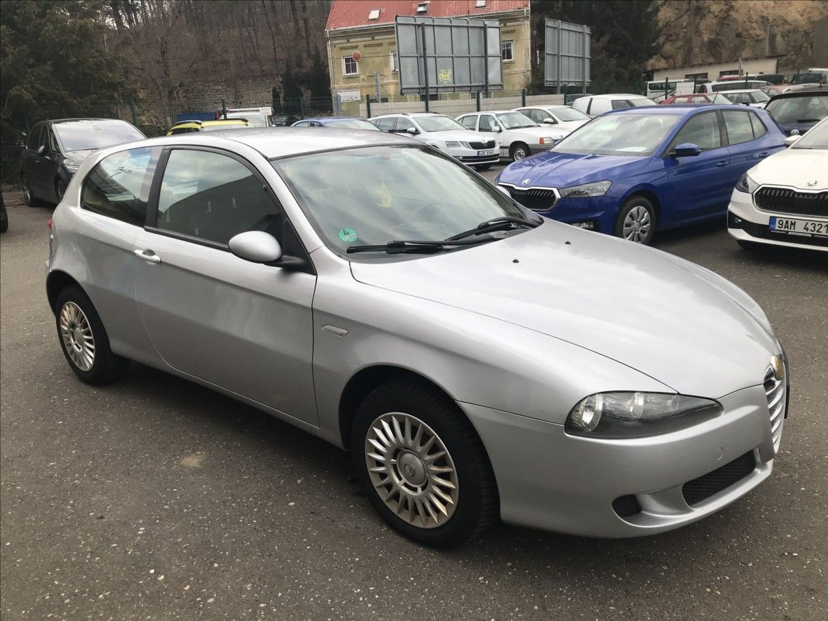Alfa Romeo 147, 1,6 i 3dv. 77kW - fotka 4