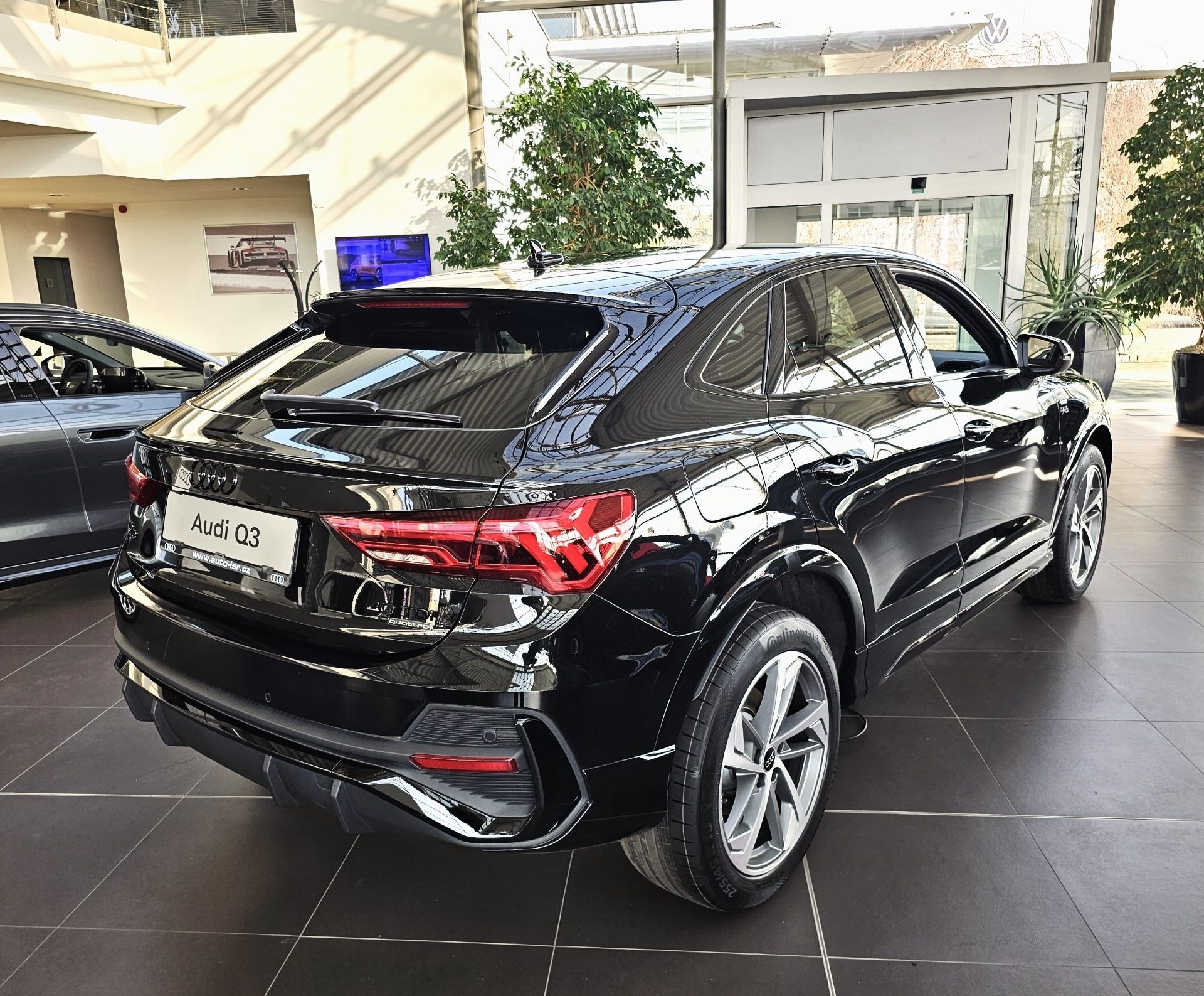 Audi Q3, S-LINE 40 TDI 142 kW Quattro - fotka 2