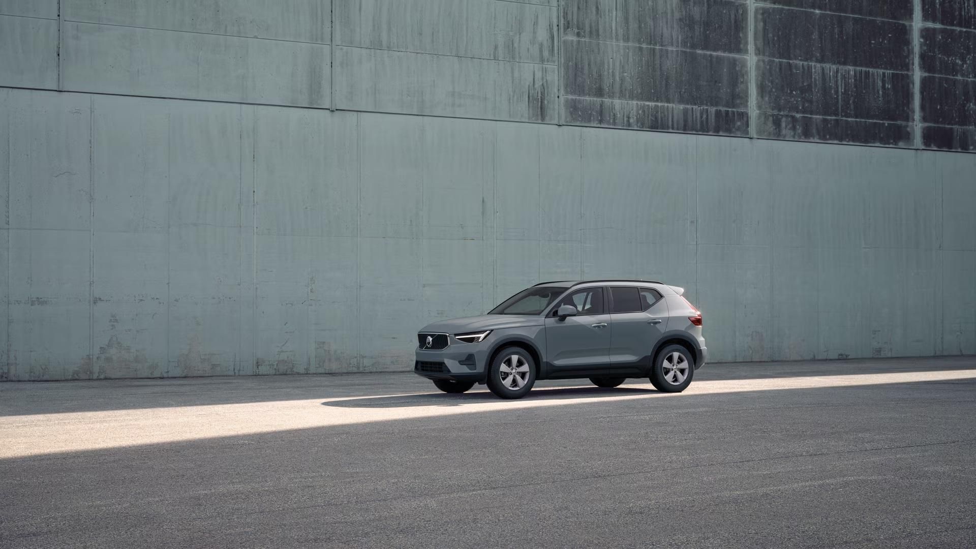 Volvo XC40, B3 AUT ESSENTIAL - fotka 2