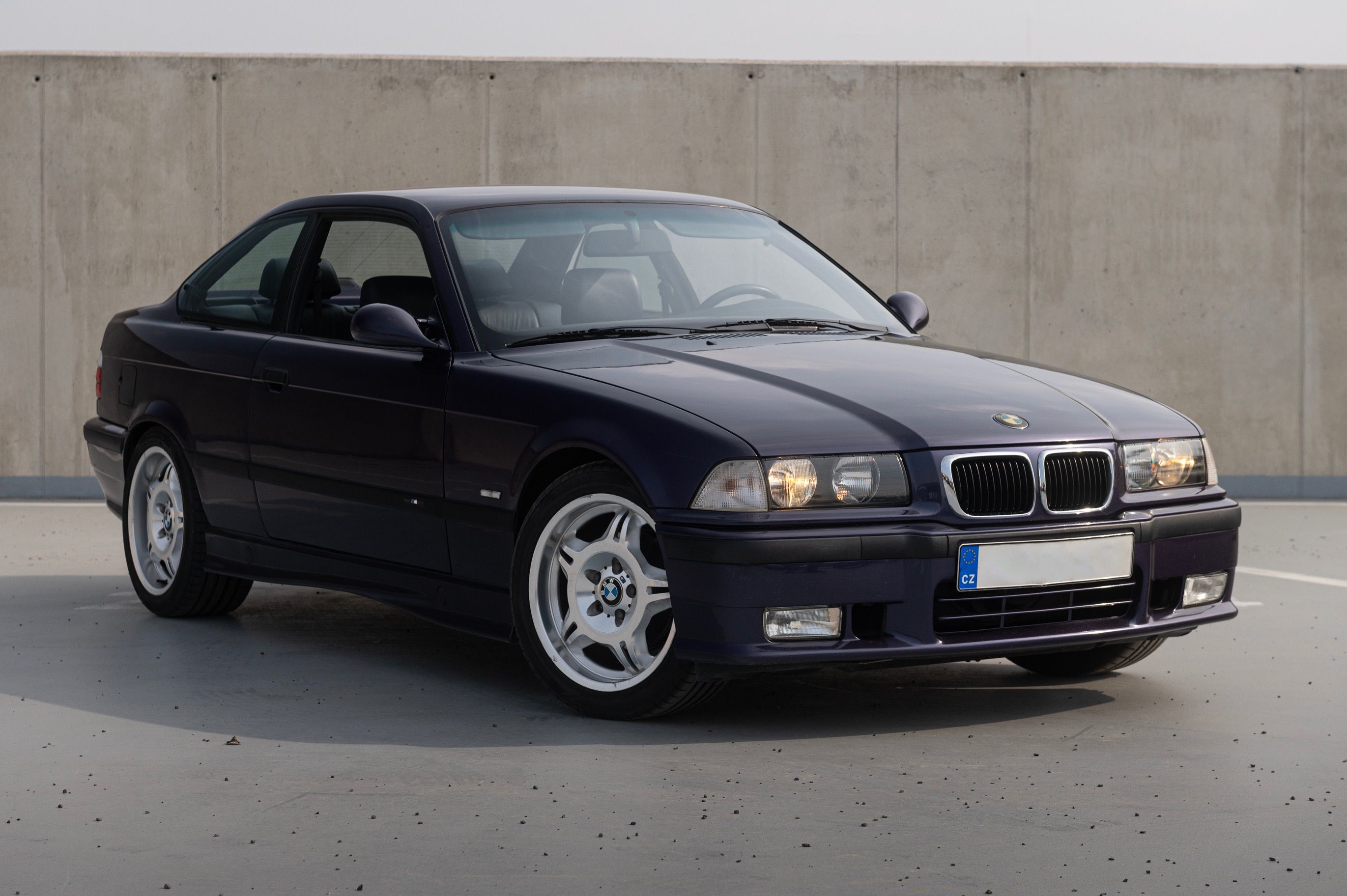 BMW Řada 3, E36 328i Coupe Individual - fotka 3