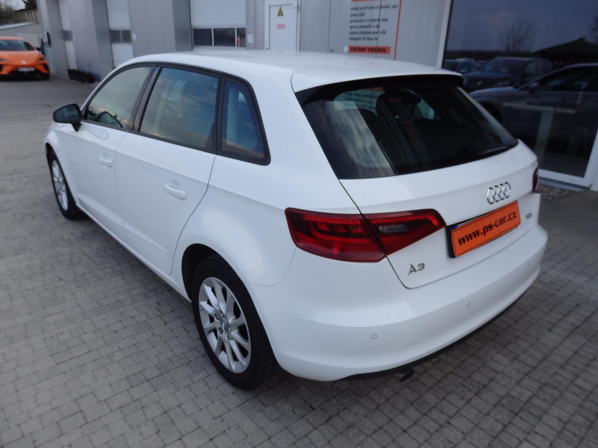 Audi A3, SPORTBACK 1.6 TDI KLIMA - fotka 5